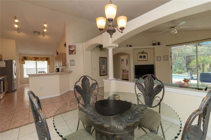 Image No.4-4 Bed Property for sale