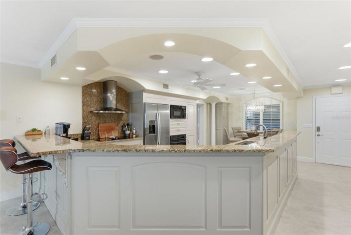 Image No.10-2 Bed Property for sale