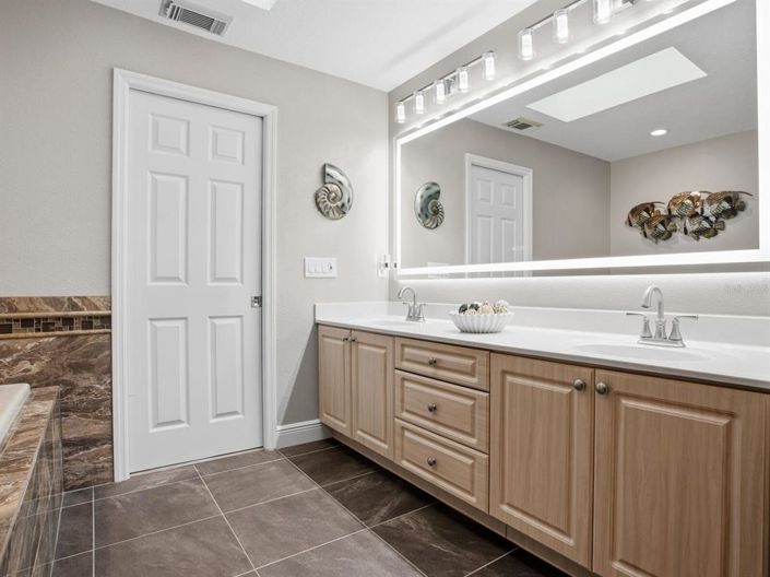 Image No.43-3 Bed Townhouse for sale