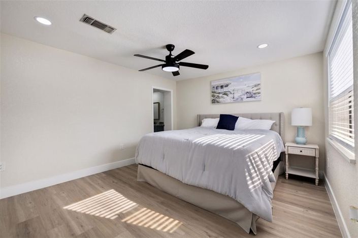 Image No.17-3 Bed Property for sale