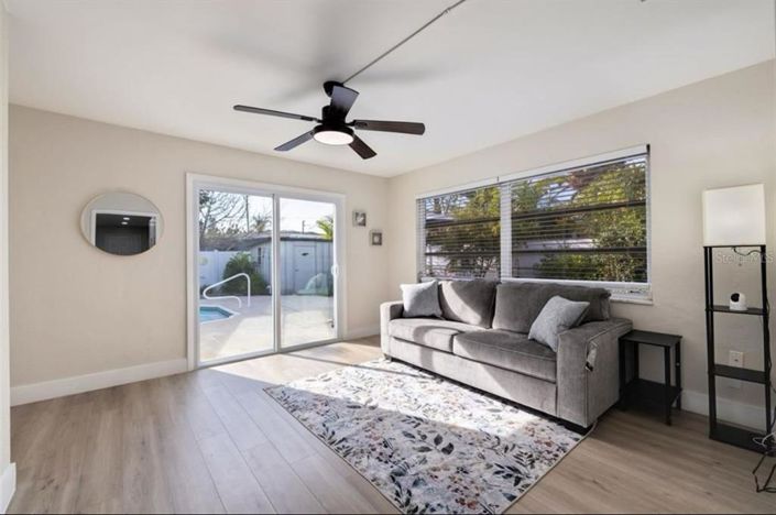 Image No.6-3 Bed Property for sale