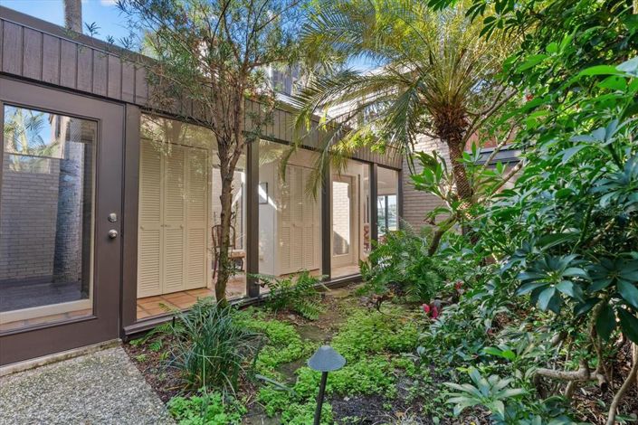 Image No.6-2 Bed Property for sale