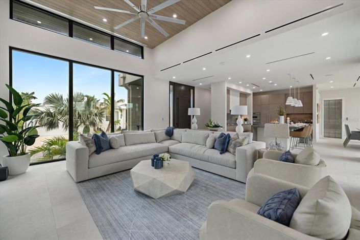 Image No.12-7 Bed Property for sale