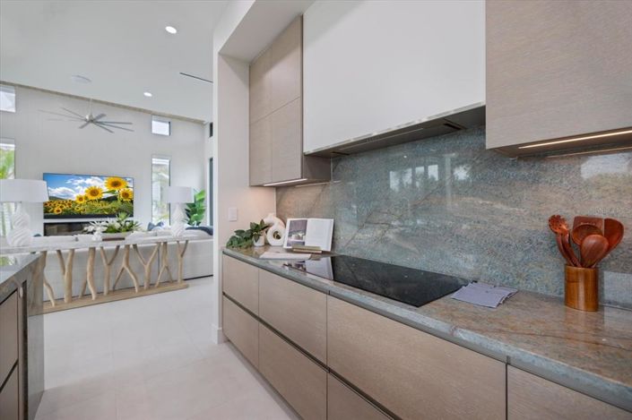 Image No.18-7 Bed Property for sale