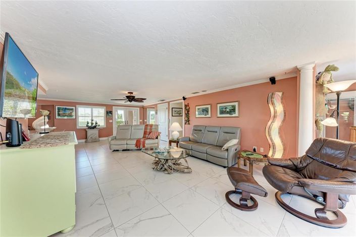 Image No.17-4 Bed Property for sale