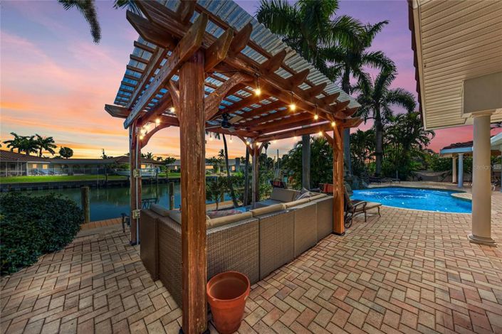 Image No.5-4 Bed Property for sale