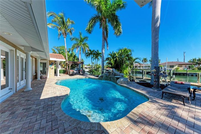 Image No.54-4 Bed Property for sale