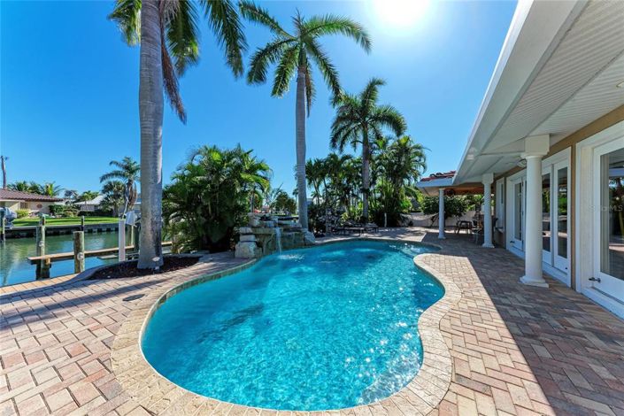 Image No.55-4 Bed Property for sale