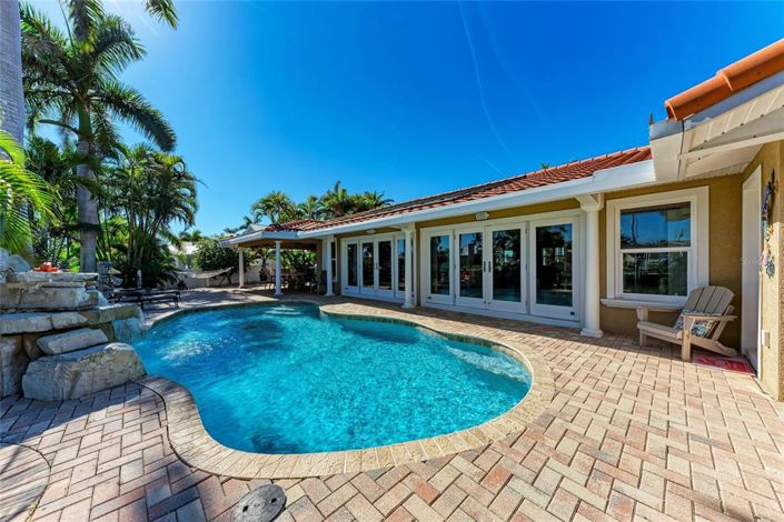 Image No.56-4 Bed Property for sale