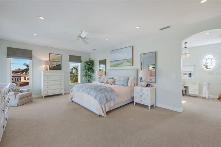 Image No.33-4 Bed Property for sale