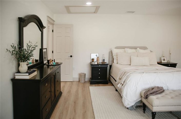 Image No.17-4 Bed Property for sale