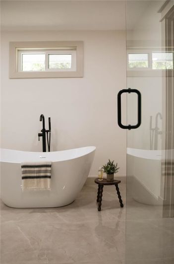 Image No.32-4 Bed Property for sale