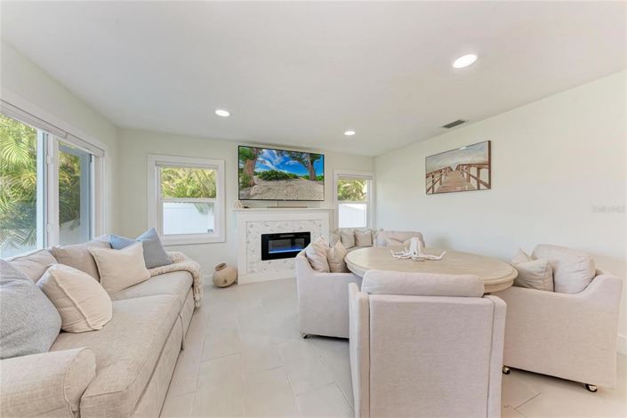 Image No.10-3 Bed Property for sale