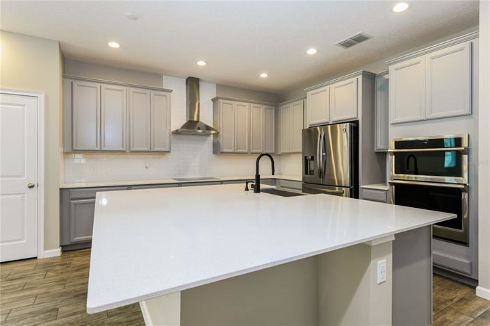 Image No.4-4 Bed Property for sale