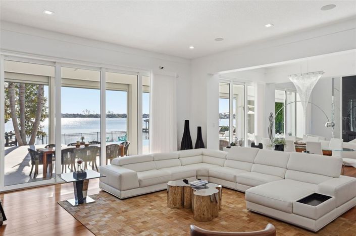 Image No.10-5 Bed Property for sale