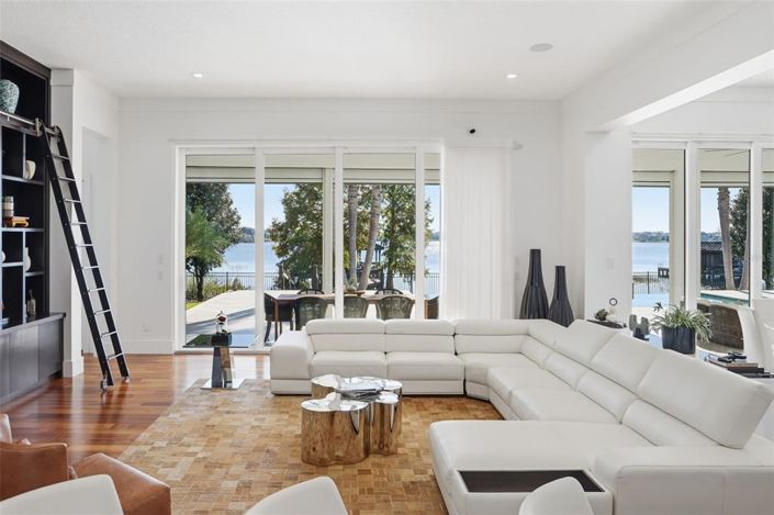 Image No.11-5 Bed Property for sale