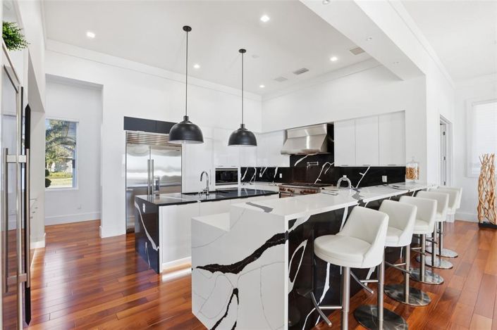 Image No.13-5 Bed Property for sale