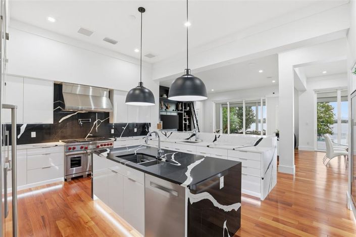 Image No.14-5 Bed Property for sale