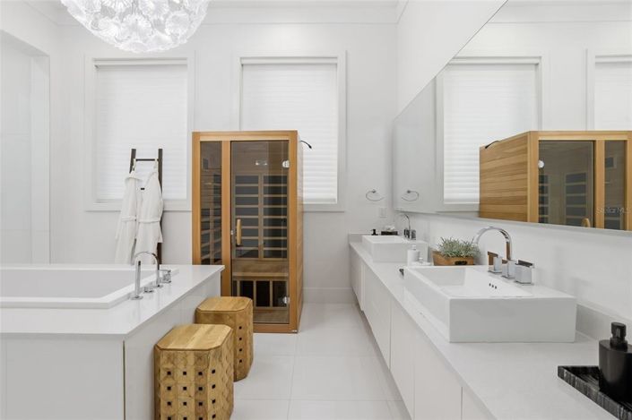 Image No.22-5 Bed Property for sale