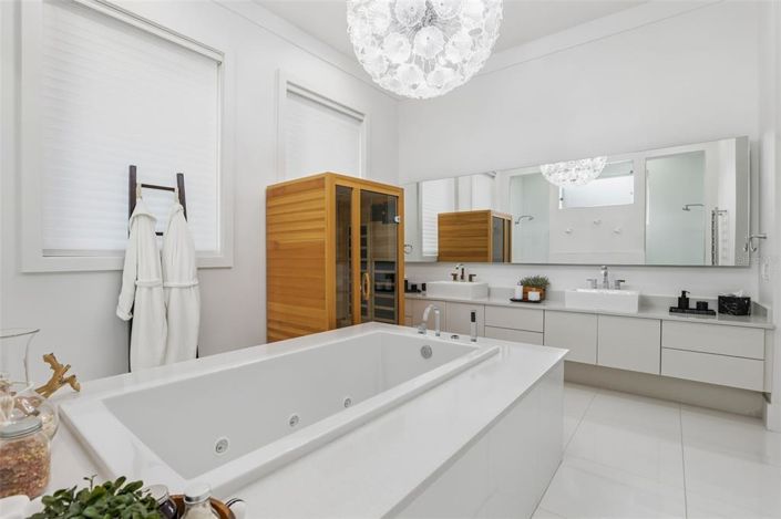 Image No.23-5 Bed Property for sale