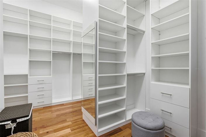 Image No.24-5 Bed Property for sale