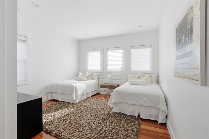 Image No.28-5 Bed Property for sale