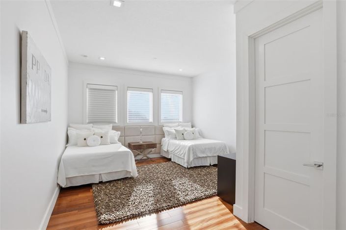 Image No.31-5 Bed Property for sale