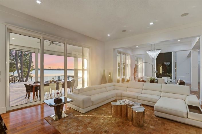 Image No.52-5 Bed Property for sale