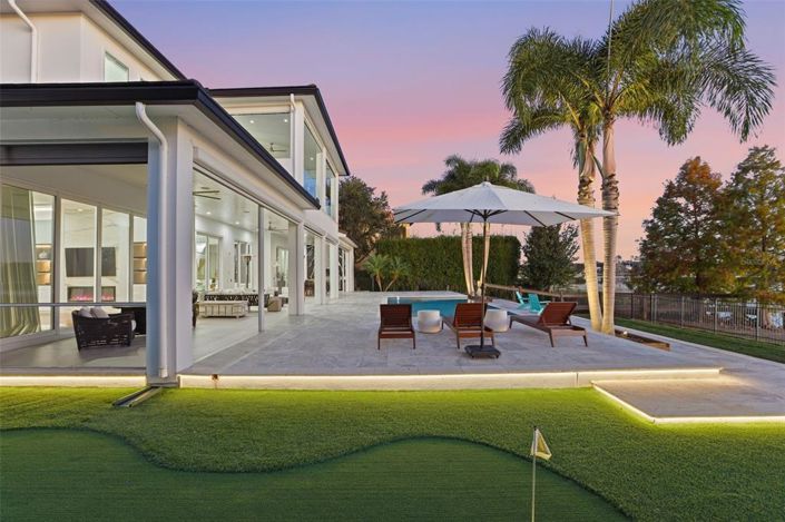 Image No.56-5 Bed Property for sale