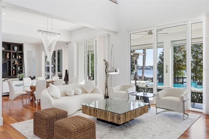 Image No.7-5 Bed Property for sale