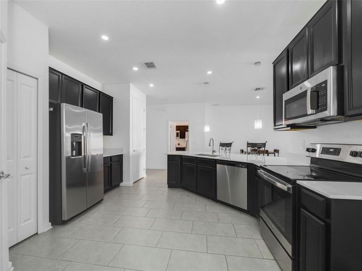 Image No.4-4 Bed Property for sale