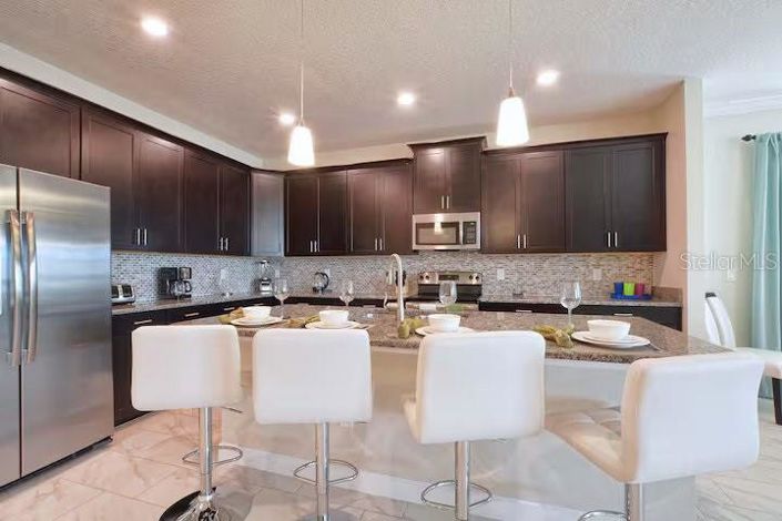 Image No.5-6 Bed Property for sale