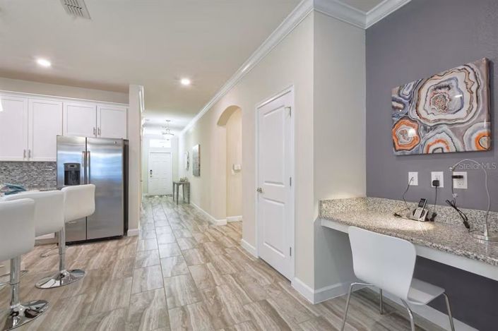 Image No.10-6 Bed Property for sale