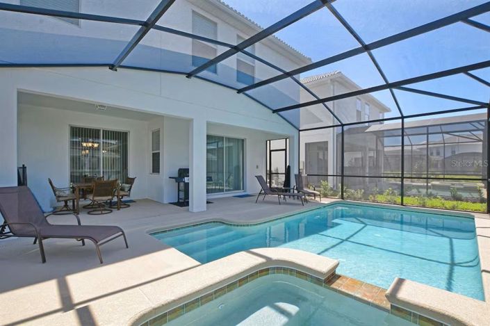 Image No.11-6 Bed Property for sale