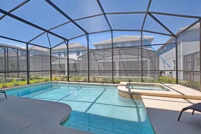 Image No.12-6 Bed Property for sale