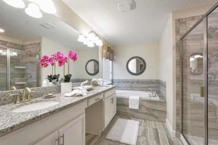 Image No.20-6 Bed Property for sale