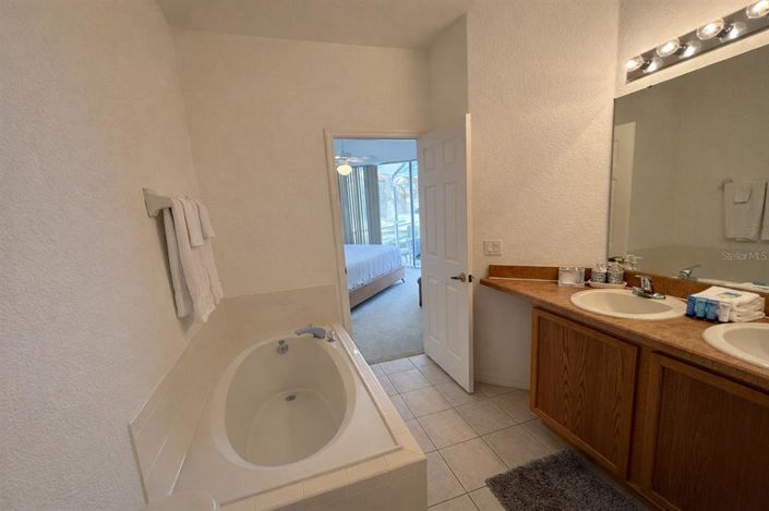 Image No.12-4 Bed Property for sale