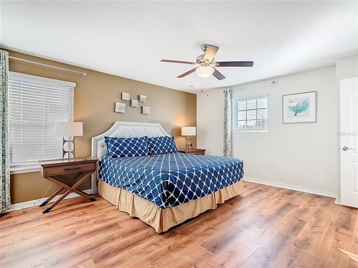 Image No.16-6 Bed Property for sale