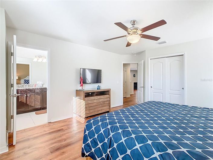 Image No.18-6 Bed Property for sale