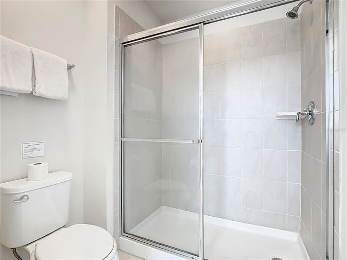 Image No.20-6 Bed Property for sale