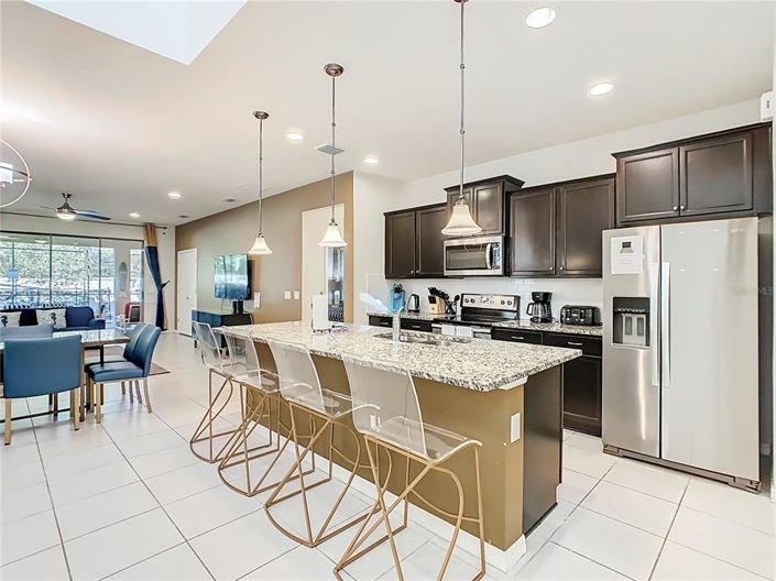 Image No.5-6 Bed Property for sale