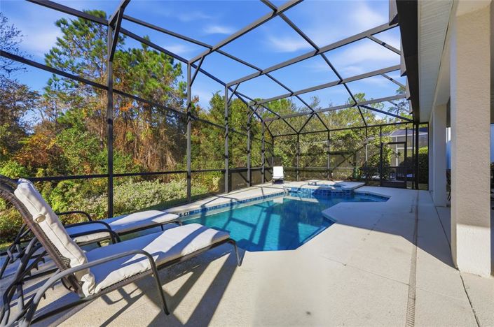 Image No.28-6 Bed Property for sale