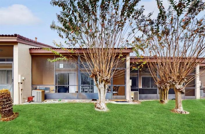 Image No.20-2 Bed Townhouse for sale