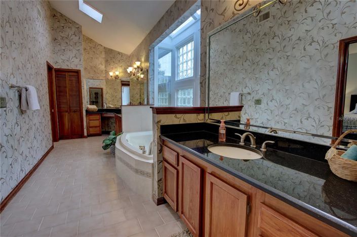 Image No.27-4 Bed Property for sale