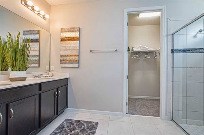 Image No.17-9 Bed Property for sale