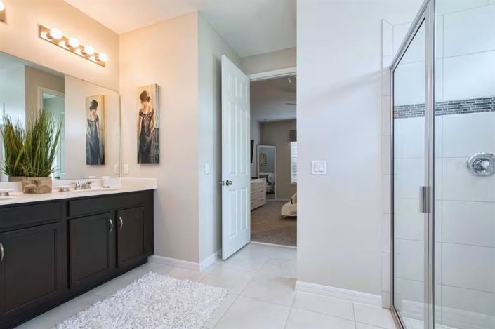 Image No.19-9 Bed Property for sale