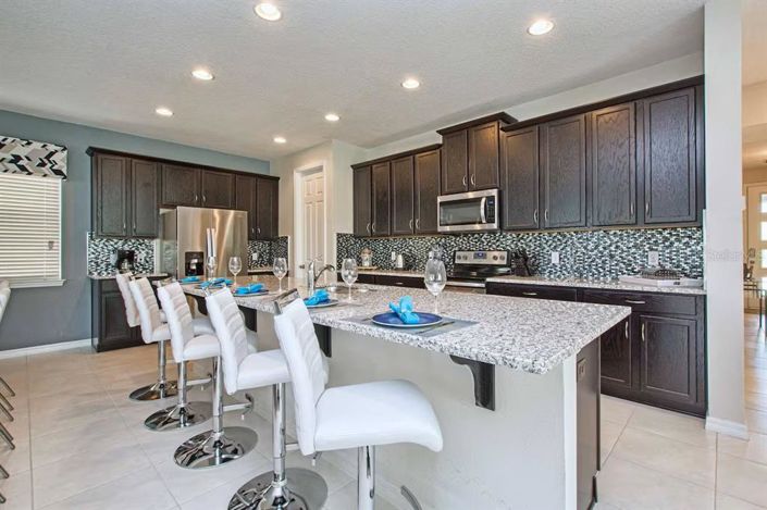 Image No.2-9 Bed Property for sale