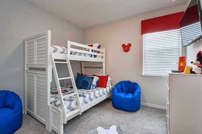 Image No.24-9 Bed Property for sale