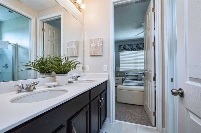 Image No.36-9 Bed Property for sale