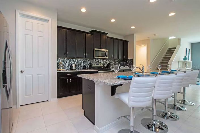 Image No.5-9 Bed Property for sale